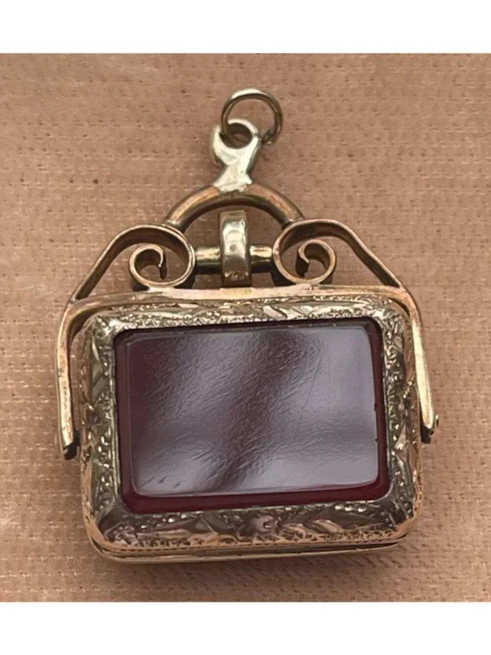 Antique Victorian Onyx & Carnelian Yellow Gold Tone Spinner Charm Locket With Or